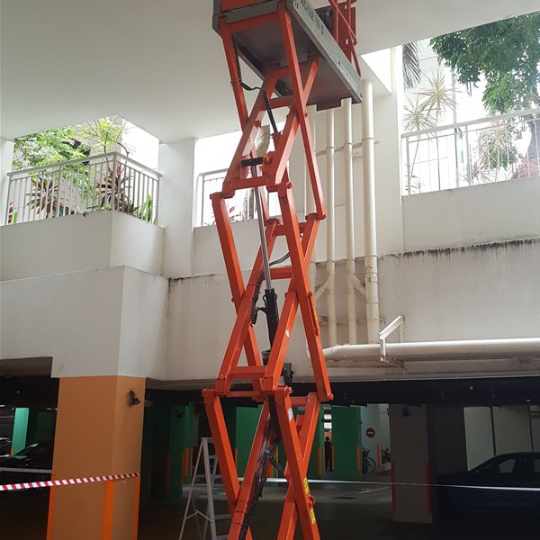 20180308_143222 - Access to pipe works using a scissors lift